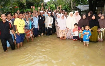 100 terperangkap banjir http://www.buletinonline.net/images/stories/aberita11/100%20terperangkap%20banjir.jpg